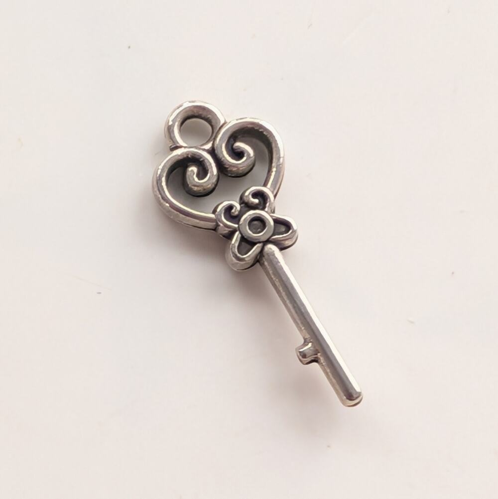 Vintage Silver Tone Ornate Victorian Skeleton Key Mini Pendant Bracelet Charm